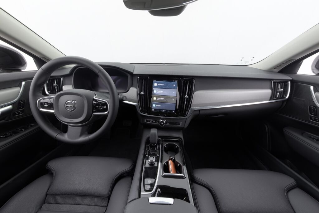 Volvo V90 2023 T6 AWD Long Range Plus Dark / 1-Om. Suomiauto / Merkkihuollettu / Pilot Assist / Harman Kardon / Muistipenkit / Nahkaverhoilu / Sähk. Koukku