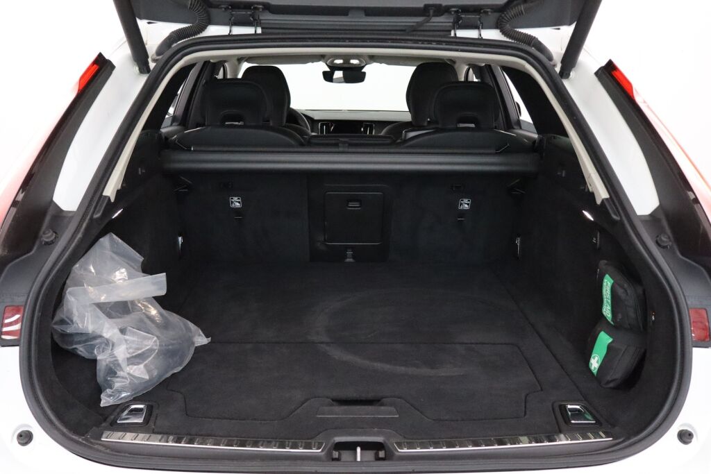 Volvo V90 2023 T6 AWD Long Range Plus Dark / 1-Om. Suomiauto / Merkkihuollettu / Pilot Assist / Harman Kardon / Muistipenkit / Nahkaverhoilu / Sähk. Koukku