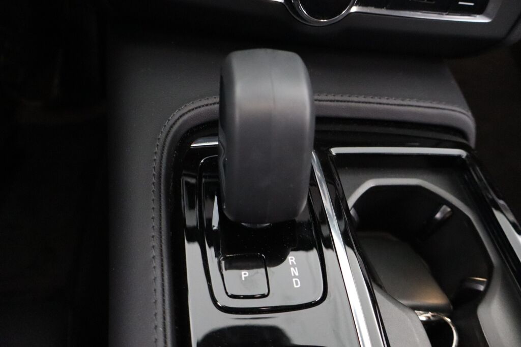 Volvo V90 2023 T6 AWD Long Range Plus Dark / 1-Om. Suomiauto / Merkkihuollettu / Pilot Assist / Harman Kardon / Muistipenkit / Nahkaverhoilu / Sähk. Koukku