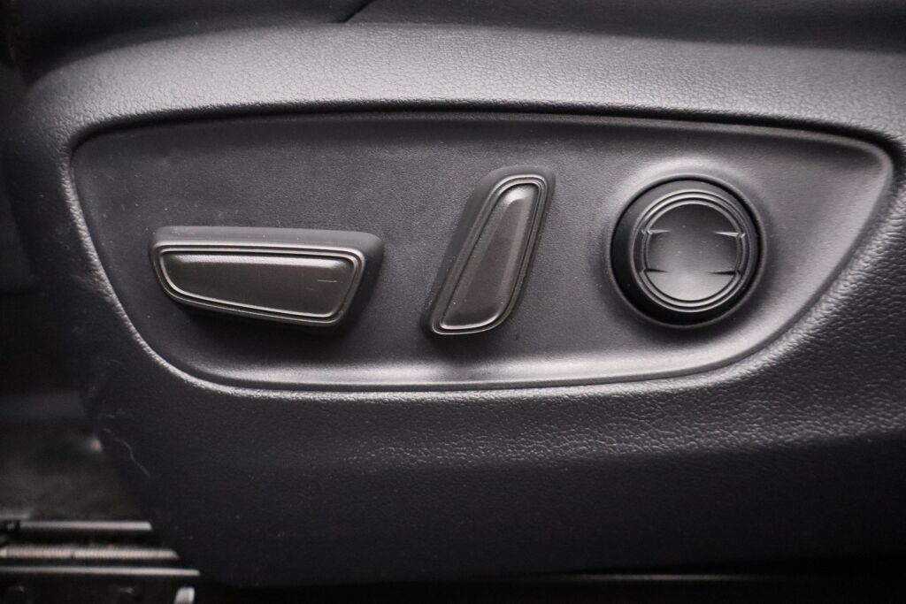 Toyota RAV4 Plug-in 2020 Hybrid 2,5 AWD-i Style / Merkkihuollettu / Adapt. Vakkari / JBL / BLIS / Sähköpenkit / P-Kamera / Keyless