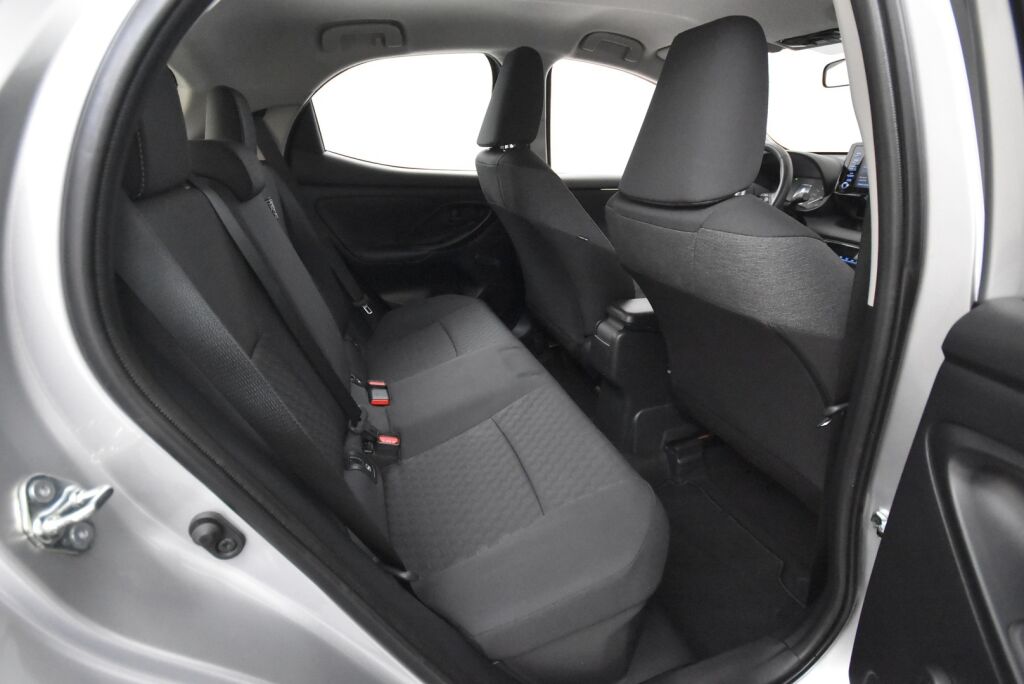 Toyota Yaris 2023 1,5 Hybrid Active / Moottorinlämmitin / Peruutuskamera / ACC / ALV-väh. kelp