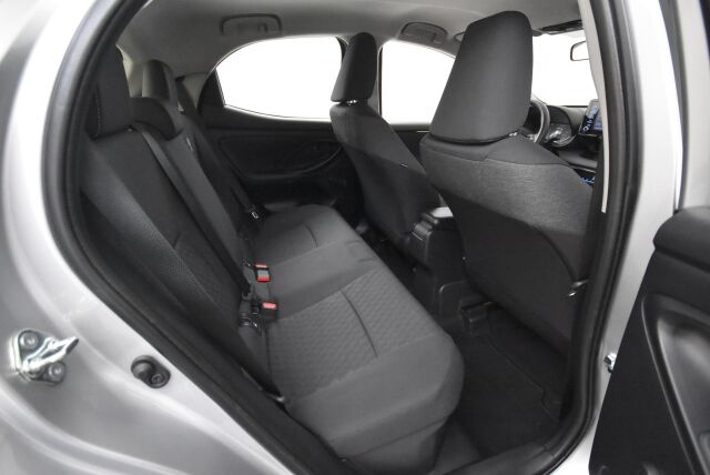 Toyota Yaris 2023 1,5 Hybrid Active / Moottorinlämmitin / Peruutuskamera / ACC / ALV-väh. kelp