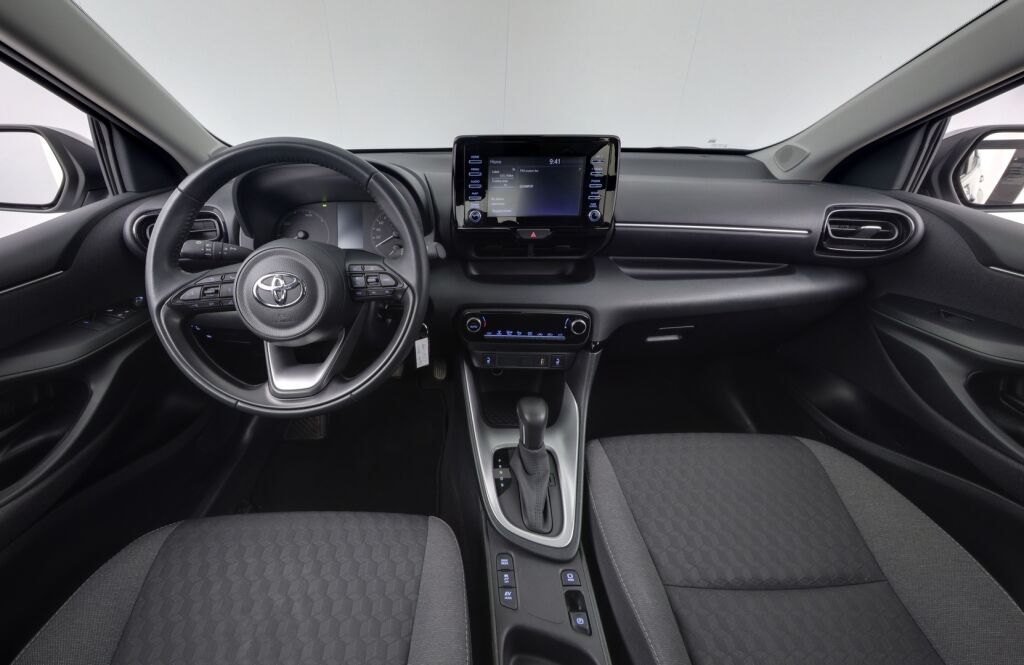 Toyota Yaris 2023 1,5 Hybrid Active / Moottorinlämmitin / Peruutuskamera / ACC / ALV-väh. kelp
