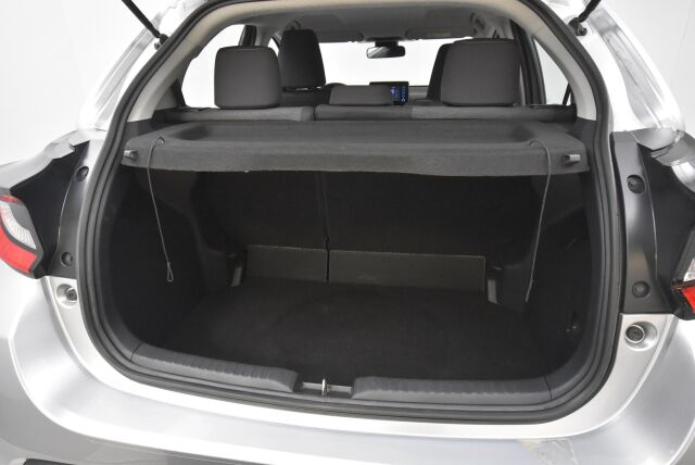 Toyota Yaris 2023 1,5 Hybrid Active / Moottorinlämmitin / Peruutuskamera / ACC / ALV-väh. kelp