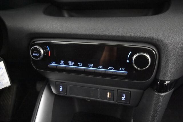 Toyota Yaris 2023 1,5 Hybrid Active / Moottorinlämmitin / Peruutuskamera / ACC / ALV-väh. kelp
