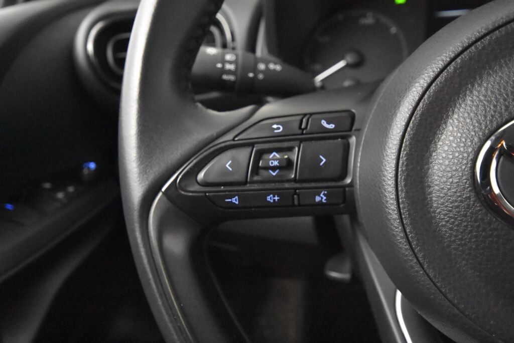 Toyota Yaris 2023 1,5 Hybrid Active / Moottorinlämmitin / Peruutuskamera / ACC / ALV-väh. kelp