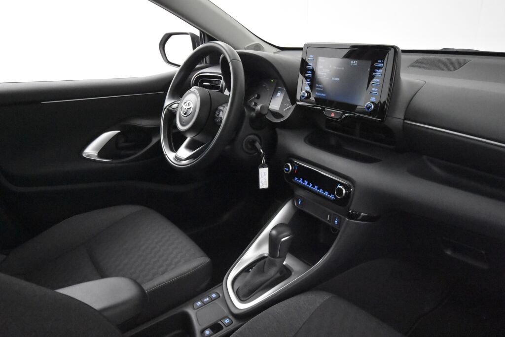 Toyota Yaris 2023 1,5 Hybrid Active / Moottorinlämmitin / Peruutuskamera / ACC / ALV-väh. kelp