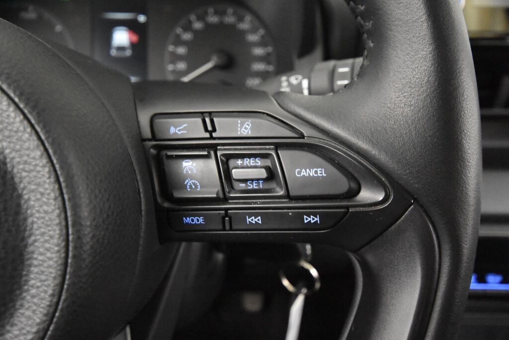 Toyota Yaris 2023 1,5 Hybrid Active / Moottorinlämmitin / Peruutuskamera / ACC / ALV-väh. kelp