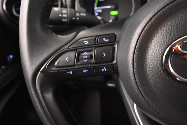 Toyota Yaris 2023 1,5 Hybrid Active / Adapt. vakkari / Suomiauto / Navi / Kaistavahti