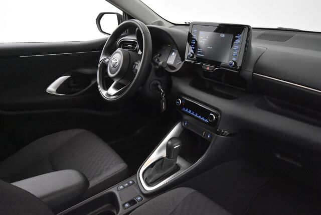 Toyota Yaris 2023 1,5 Hybrid Active / Adapt. vakkari / Suomiauto / Navi / Kaistavahti