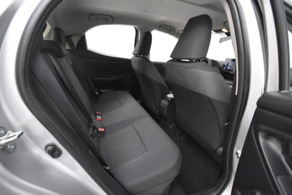 Toyota Yaris 2023 1,5 Hybrid Active / Adapt. vakkari / Suomiauto / Navi / Kaistavahti