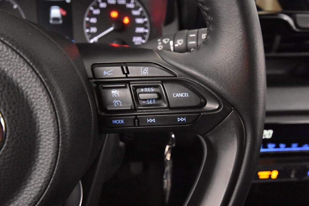 Toyota Yaris 2023 1,5 Hybrid Active / Adapt. vakkari / Suomiauto / Navi / Kaistavahti
