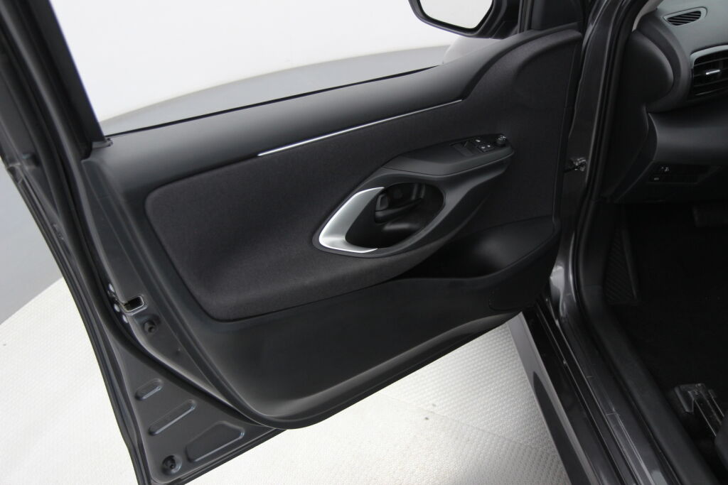 Toyota Yaris 2023 1,5 Hybrid Active / 1-Om. Suomiauto / ALV / ACC / P-Kamera / Lohkolämmitin