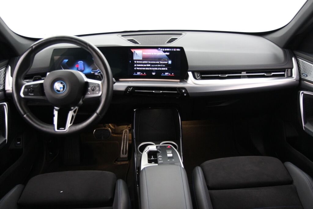 BMW X1 2023 U11 25e xDrive Charged Edition M Sport / Vetokoukku / Harman & Kardon / Led-ajovalot / Perutuuskamera