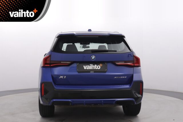 BMW X1 2023 U11 25e xDrive Charged Edition M Sport / Vetokoukku / Harman & Kardon / Led-ajovalot / Perutuuskamera