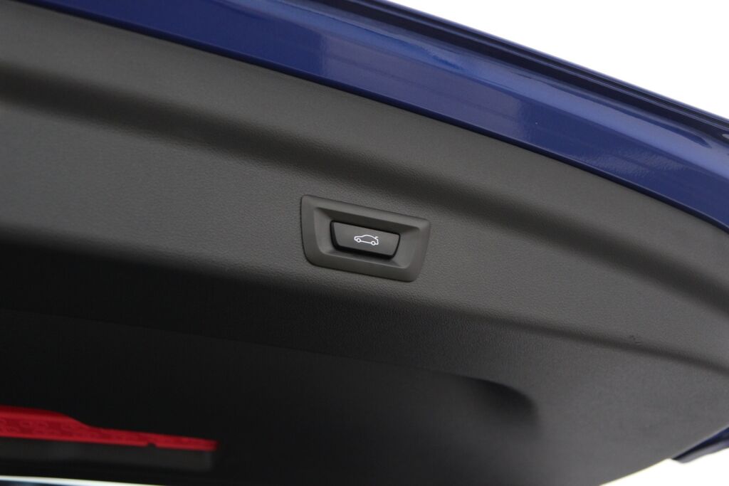 BMW X1 2023 U11 25e xDrive Charged Edition M Sport / Vetokoukku / Harman & Kardon / Led-ajovalot / Perutuuskamera