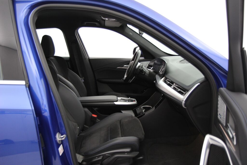 BMW X1 2023 U11 25e xDrive Charged Edition M Sport / Vetokoukku / Harman & Kardon / Led-ajovalot / Perutuuskamera