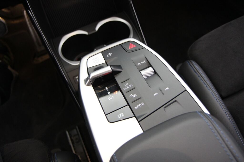BMW X1 2023 U11 25e xDrive Charged Edition M Sport / Vetokoukku / Harman & Kardon / Led-ajovalot / Perutuuskamera