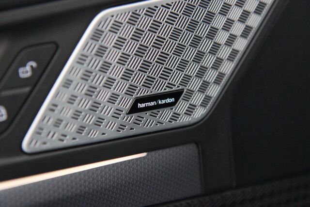 BMW X1 2023 U11 25e xDrive Charged Edition M Sport / Vetokoukku / Harman & Kardon / Led-ajovalot / Perutuuskamera