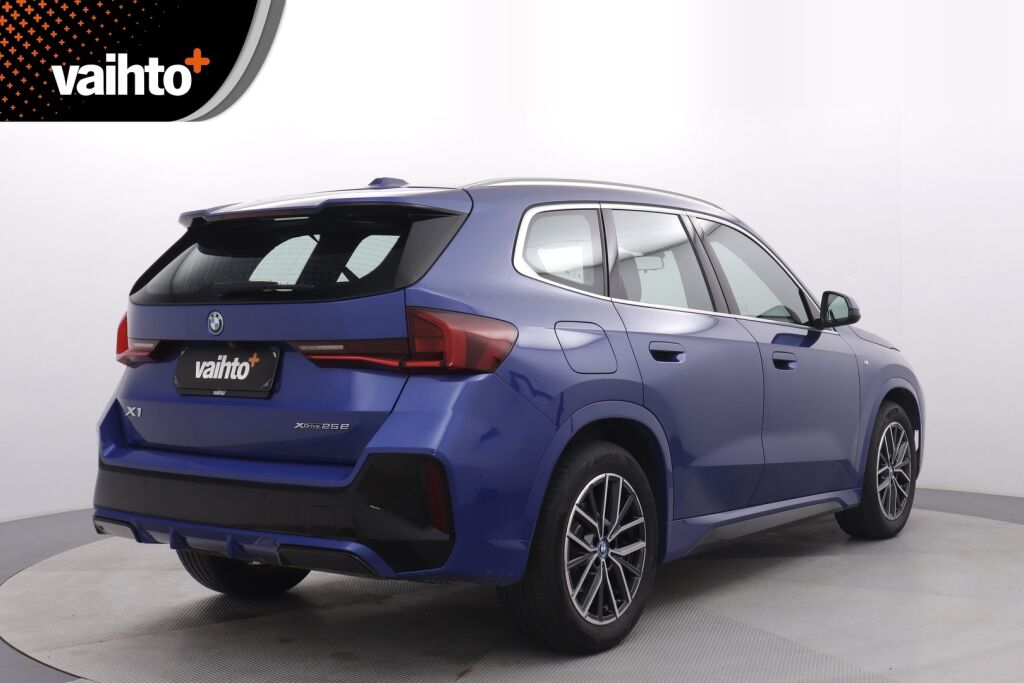 BMW X1 2023 U11 25e xDrive Charged Edition M Sport / Vetokoukku / Harman & Kardon / Led-ajovalot / Perutuuskamera