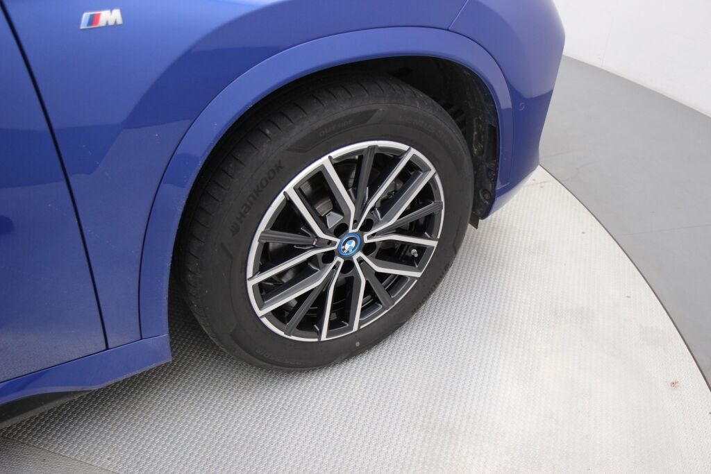 BMW X1 2023 U11 25e xDrive Charged Edition M Sport / Vetokoukku / Harman & Kardon / Led-ajovalot / Perutuuskamera