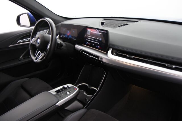BMW X1 2023 U11 25e xDrive Charged Edition M Sport / Vetokoukku / Harman & Kardon / Led-ajovalot / Perutuuskamera