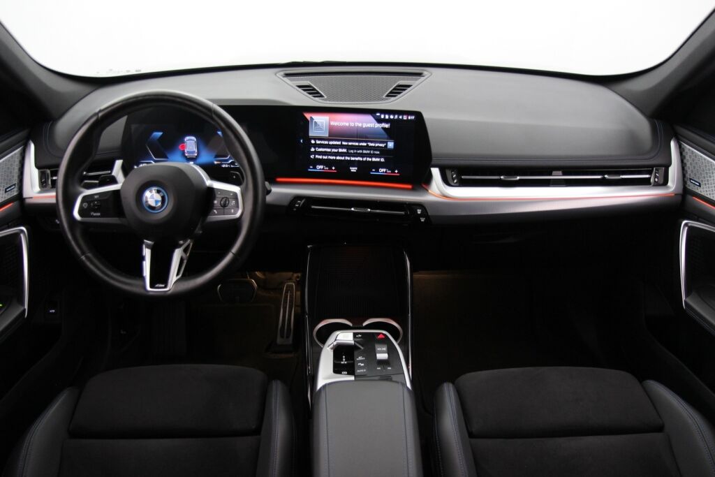 BMW X1 2023 U11 25e xDrive Charged Edition M Sport / Harman Kardon / Navi / Vetokoukku