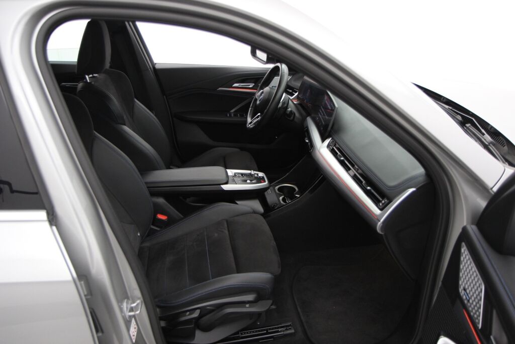 BMW X1 2023 U11 25e xDrive Charged Edition M Sport / Harman Kardon / Navi / Vetokoukku