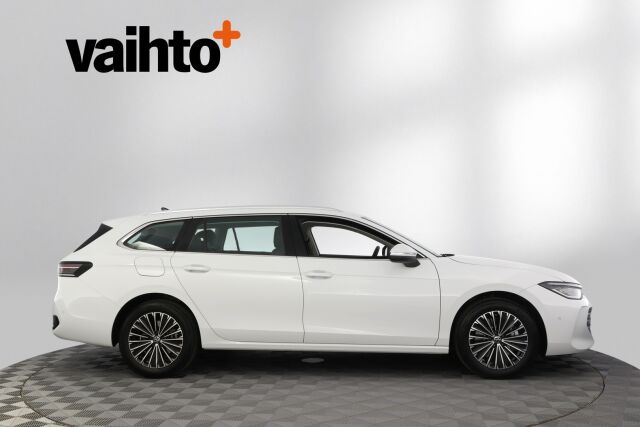 Volkswagen Passat 2025 Variant Elegance Business eHybrid 200 kW DSG-automaatti / Hierovat penkit/ Tehdaskoukku/ Adaptiivinen vakionopeussäädin/ Matrix