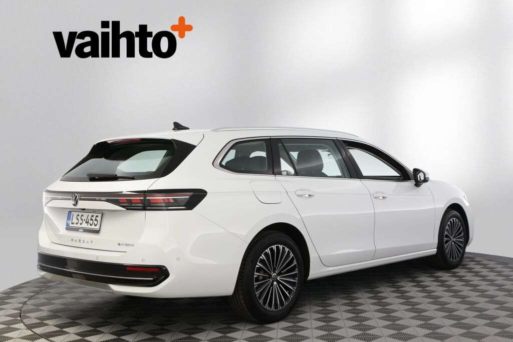Volkswagen Passat 2025 Variant Elegance Business eHybrid 200 kW DSG-automaatti / Hierovat penkit/ Tehdaskoukku/ Adaptiivinen vakionopeussäädin/ Matrix