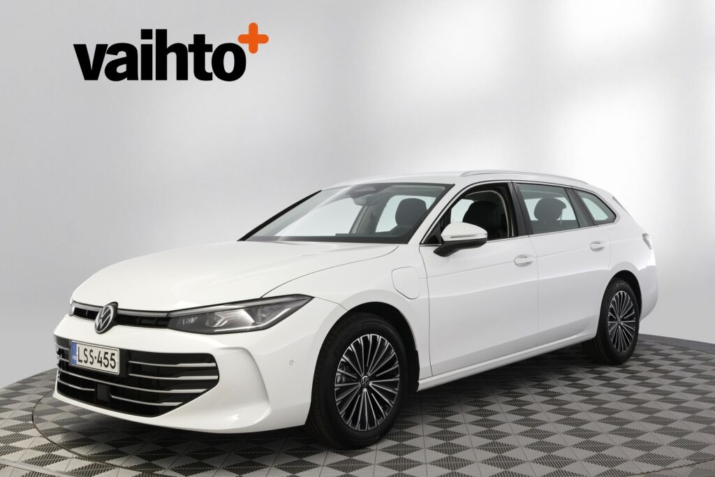 Volkswagen Passat 2025 Variant Elegance Business eHybrid 200 kW DSG-automaatti / Hierovat penkit/ Tehdaskoukku/ Adaptiivinen vakionopeussäädin/ Matrix
