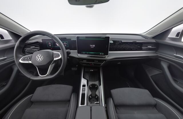 Volkswagen Passat 2025 Variant Elegance Business eHybrid 200 kW DSG-automaatti / Hierovat penkit/ Tehdaskoukku/ Adaptiivinen vakionopeussäädin/ Matrix