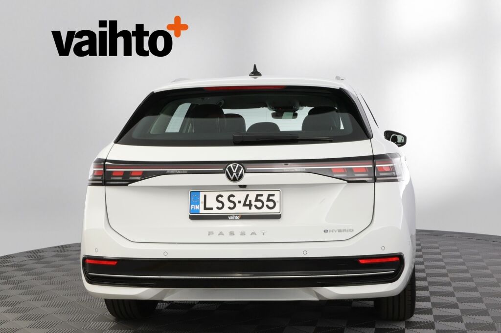 Volkswagen Passat 2025 Variant Elegance Business eHybrid 200 kW DSG-automaatti / Hierovat penkit/ Tehdaskoukku/ Adaptiivinen vakionopeussäädin/ Matrix
