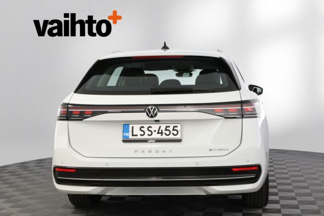 Volkswagen Passat 2025 Variant Elegance Business eHybrid 200 kW DSG-automaatti / Hierovat penkit/ Tehdaskoukku/ Adaptiivinen vakionopeussäädin/ Matrix