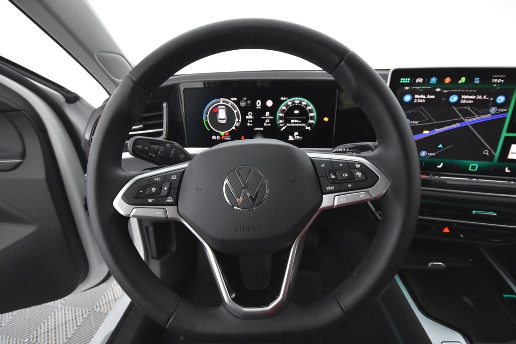 Volkswagen Passat 2025 Variant Elegance Business eHybrid 200 kW DSG-automaatti / Hierovat penkit/ Tehdaskoukku/ Adaptiivinen vakionopeussäädin/ Matrix