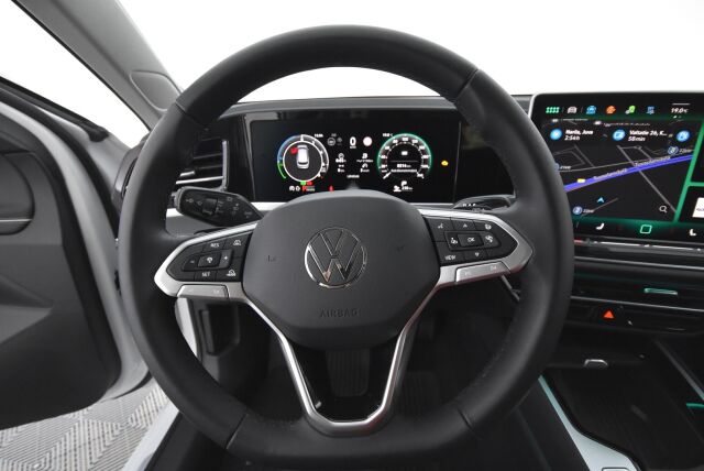 Volkswagen Passat 2025 Variant Elegance Business eHybrid 200 kW DSG-automaatti / Hierovat penkit/ Tehdaskoukku/ Adaptiivinen vakionopeussäädin/ Matrix