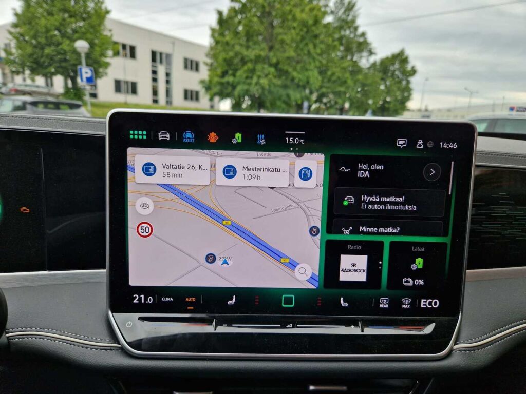 Volkswagen Passat 2025 Variant Elegance Business eHybrid 200 kW DSG-automaatti / Hierovat penkit/ Tehdaskoukku/ Adaptiivinen vakionopeussäädin/ Matrix