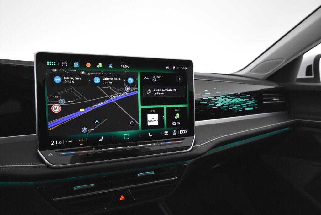 Volkswagen Passat 2025 Variant Elegance Business eHybrid 200 kW DSG-automaatti / Hierovat penkit/ Tehdaskoukku/ Adaptiivinen vakionopeussäädin/ Matrix