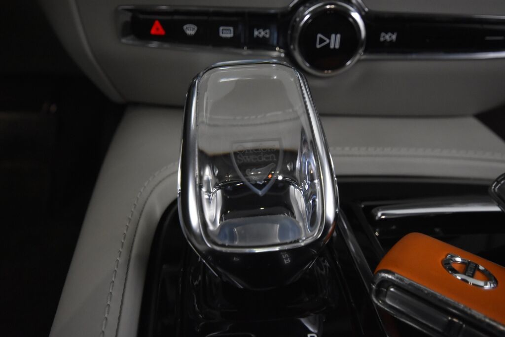 VOLVO V60 2021 T6 Recharge TwE AWD Inscription / Hieronta / ACC / Panoraama / Vetokoukku / Huippuvarusteilla - RAHOITUS TÄHÄN AUTOON VAIN 3.99% - 