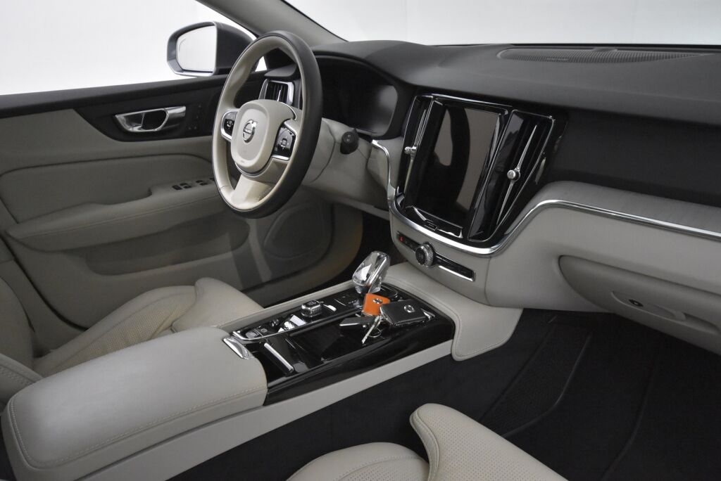 VOLVO V60 2021 T6 Recharge TwE AWD Inscription / Hieronta / ACC / Panoraama / Vetokoukku / Huippuvarusteilla - RAHOITUS TÄHÄN AUTOON VAIN 3.99% - 