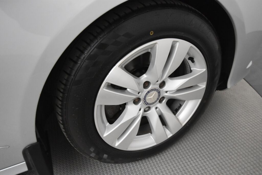 Mercedes-Benz E 2012 200 CDI BE A Premium Business / Webasto / ILS valot / Suomi-auto