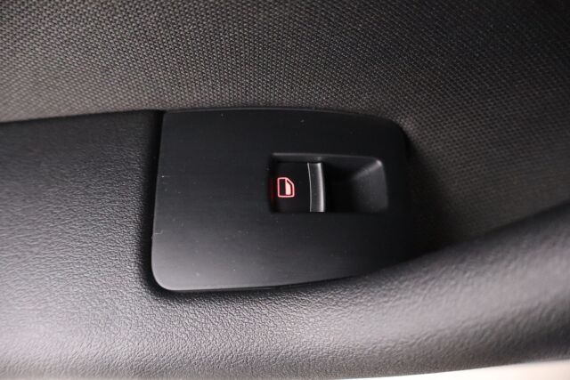 Audi A3 2012 Sportback Attraction S line Business Plus 1,4 TFSI 92 kW / SIISTI / Xenonit / Lohko.sisäp. / Aut.ilmastointi / Vakkari / Metalliväri