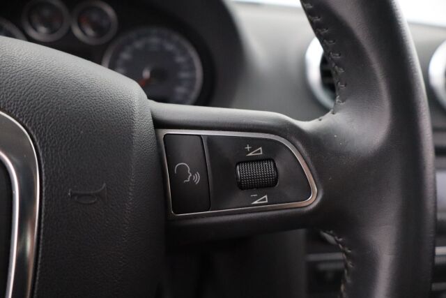 Audi A3 2012 Sportback Attraction S line Business Plus 1,4 TFSI 92 kW / SIISTI / Xenonit / Lohko.sisäp. / Aut.ilmastointi / Vakkari / Metalliväri