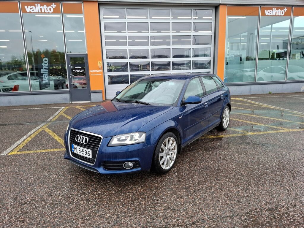 Audi A3 2012 Sportback Attraction S line Business Plus 1,4 TFSI 92 kW / SIISTI / Xenonit / Lohko.sisäp. / Aut.ilmastointi / Vakkari / Metalliväri