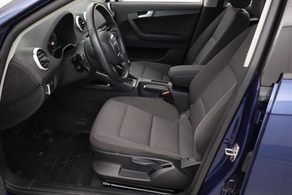 Audi A3 2012 Sportback Attraction S line Business Plus 1,4 TFSI 92 kW / SIISTI / Xenonit / Lohko.sisäp. / Aut.ilmastointi / Vakkari / Metalliväri