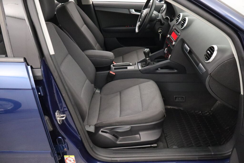 Audi A3 2012 Sportback Attraction S line Business Plus 1,4 TFSI 92 kW / SIISTI / Xenonit / Lohko.sisäp. / Aut.ilmastointi / Vakkari / Metalliväri