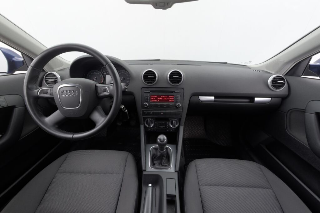 Audi A3 2012 Sportback Attraction S line Business Plus 1,4 TFSI 92 kW / SIISTI / Xenonit / Lohko.sisäp. / Aut.ilmastointi / Vakkari / Metalliväri