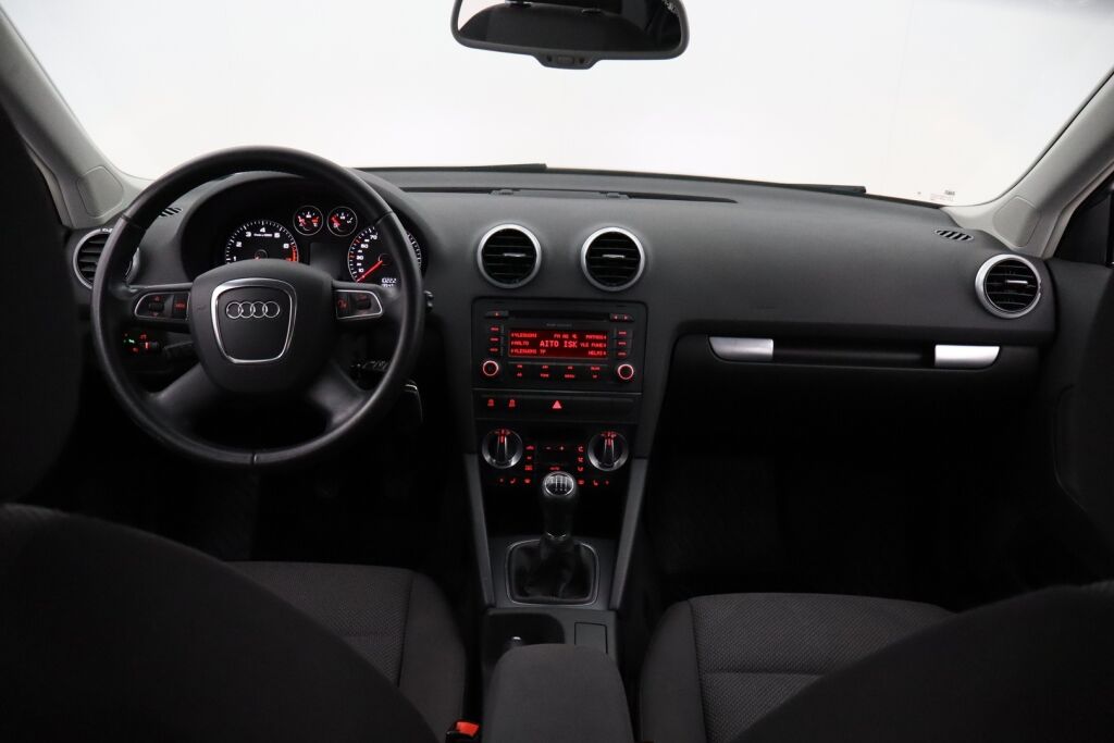Audi A3 2012 Sportback Attraction S line Business Plus 1,4 TFSI 92 kW / SIISTI / Xenonit / Lohko.sisäp. / Aut.ilmastointi / Vakkari / Metalliväri