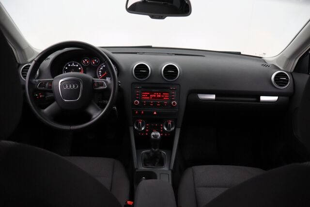 Audi A3 2012 Sportback Attraction S line Business Plus 1,4 TFSI 92 kW / SIISTI / Xenonit / Lohko.sisäp. / Aut.ilmastointi / Vakkari / Metalliväri