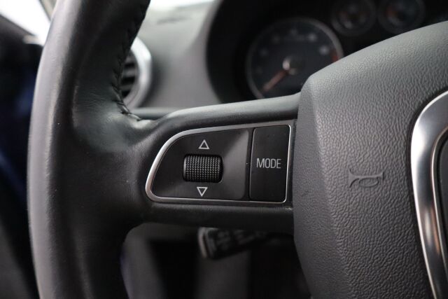 Audi A3 2012 Sportback Attraction S line Business Plus 1,4 TFSI 92 kW / SIISTI / Xenonit / Lohko.sisäp. / Aut.ilmastointi / Vakkari / Metalliväri